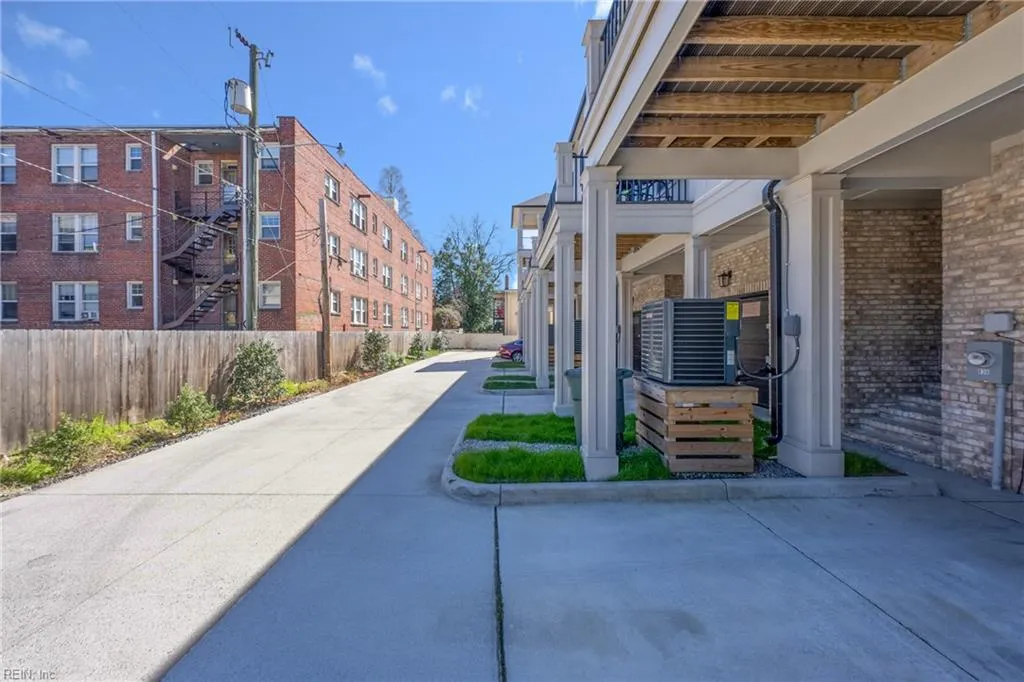 Norfolk, Virginia 23507, United States, 3 Bedrooms Bedrooms, ,4 BathroomsBathrooms,Residential,Active,93378