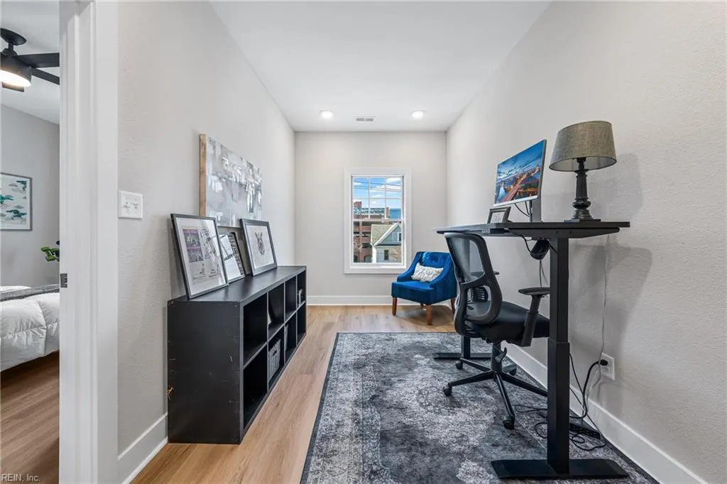 Norfolk, Virginia 23507, United States, 3 Bedrooms Bedrooms, ,4 BathroomsBathrooms,Residential,Active,93378