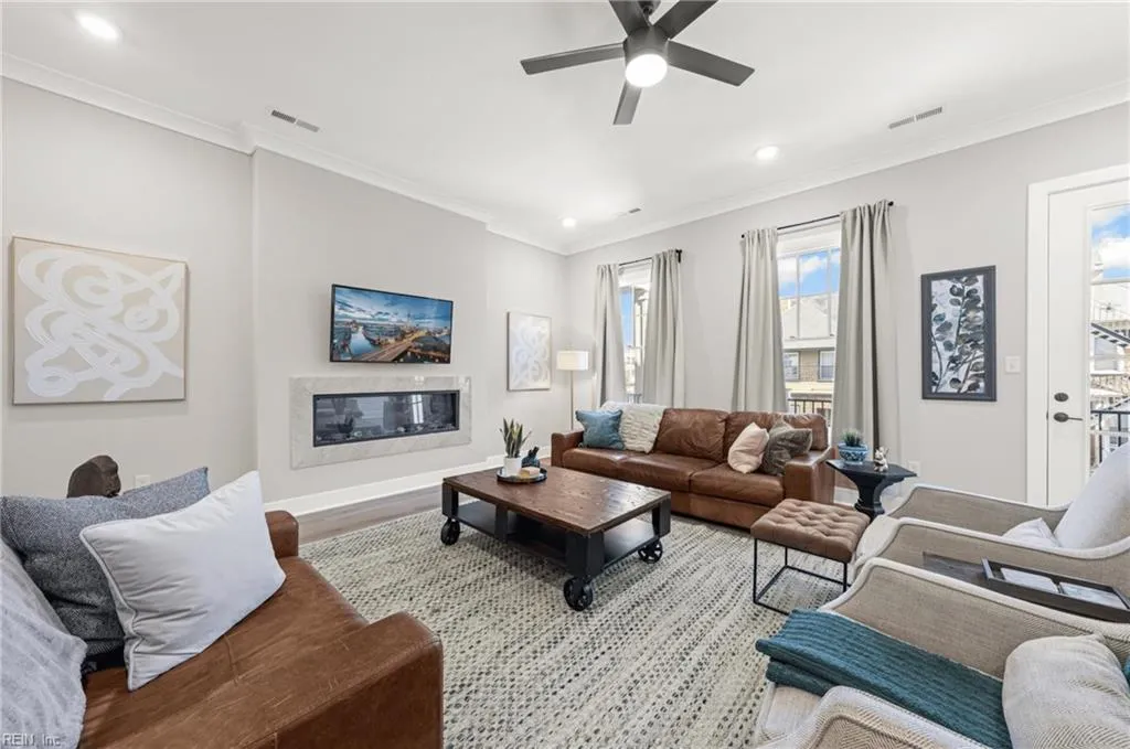 Norfolk, Virginia 23507, United States, 3 Bedrooms Bedrooms, ,4 BathroomsBathrooms,Residential,Active,93378