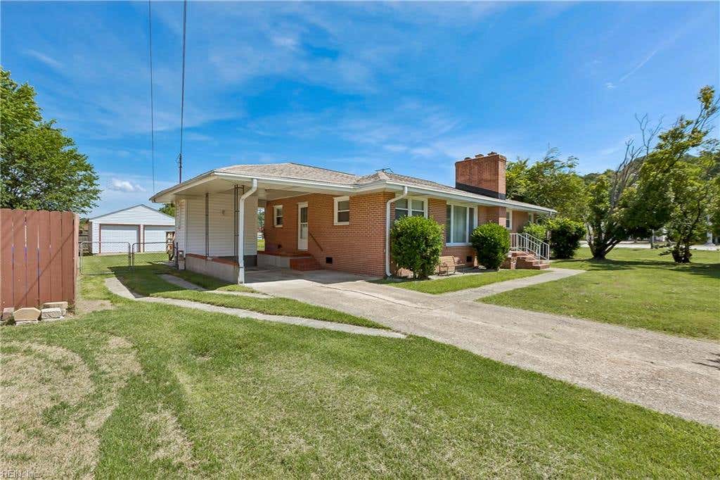 Photo of 4 Snidow Boulevard, Newport News, VA 23608 (MLS # 10638493)