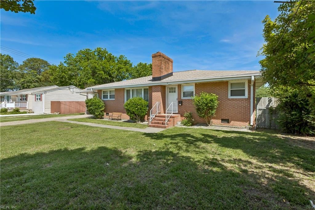 Photo of 4 Snidow Boulevard, Newport News, VA 23608 (MLS # 10638493)
