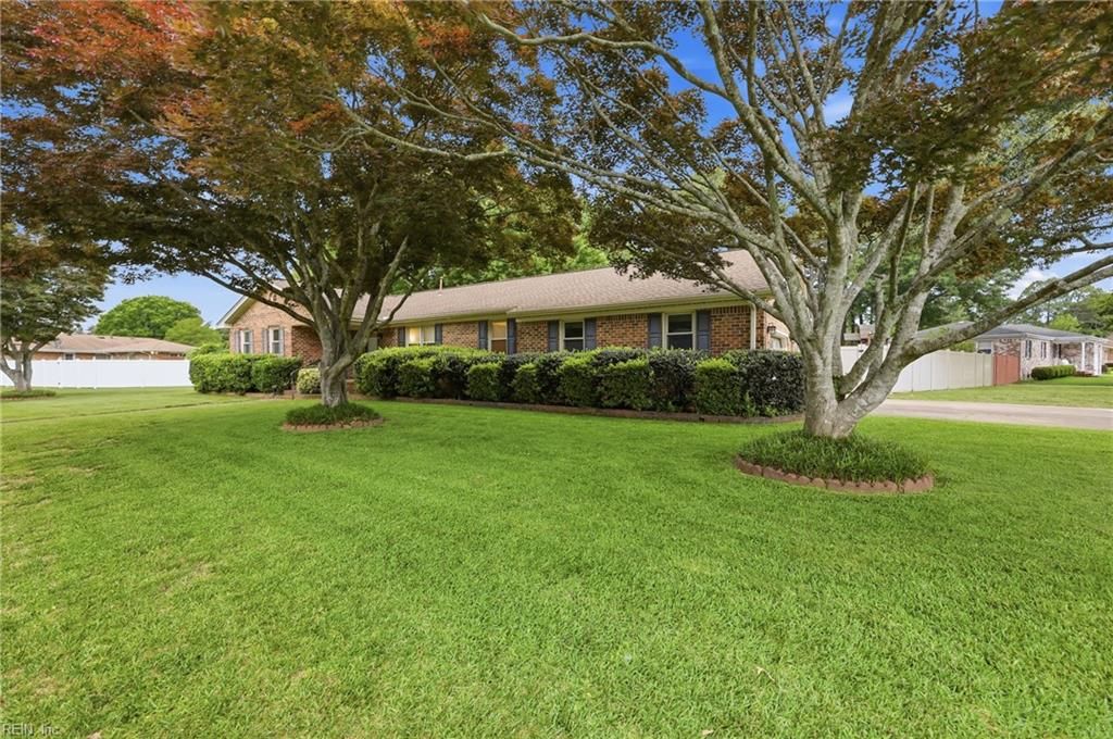 Photo of 424 Rebel Road, Chesapeake, VA 23322 (MLS # 10636707)