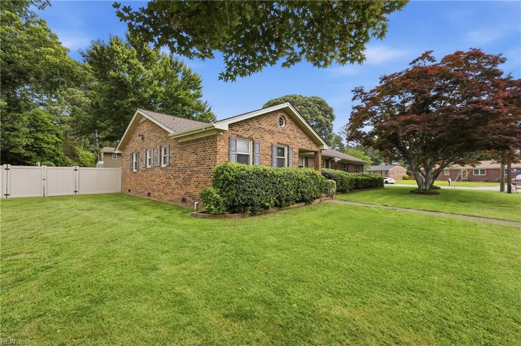 Photo of 424 Rebel Road, Chesapeake, VA 23322 (MLS # 10636707)