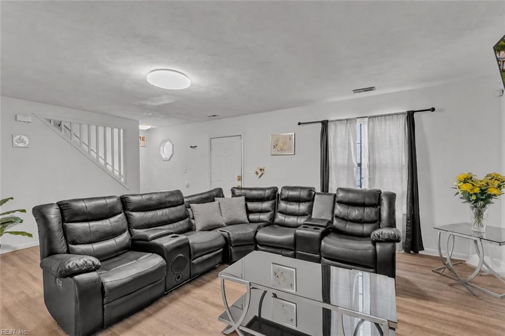 Photo of 961 Avenue J Avenue, Norfolk, VA 23513 (MLS # 10656880)