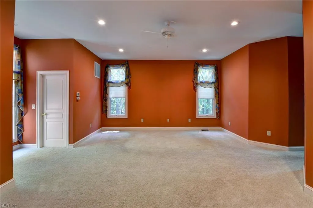 Williamsburg, Virginia 23185, United States, 5 Bedrooms Bedrooms, ,6 BathroomsBathrooms,Residential,Active,86849