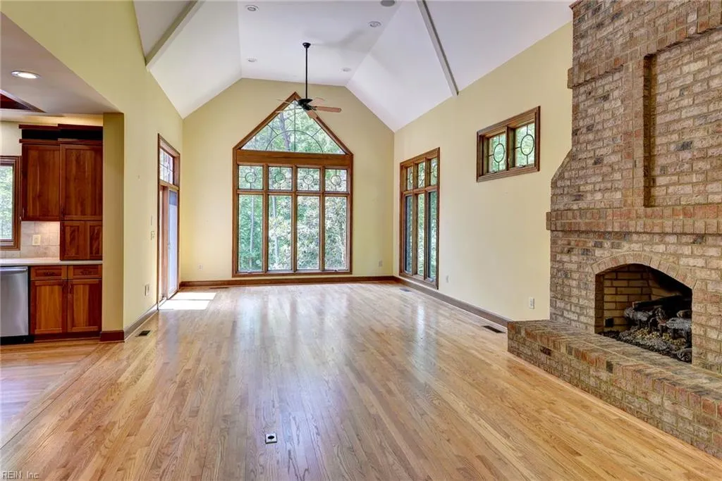 Williamsburg, Virginia 23185, United States, 5 Bedrooms Bedrooms, ,6 BathroomsBathrooms,Residential,Active,86849