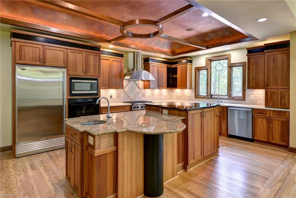 Williamsburg, Virginia 23185, United States, 5 Bedrooms Bedrooms, ,6 BathroomsBathrooms,Residential,Active,86849