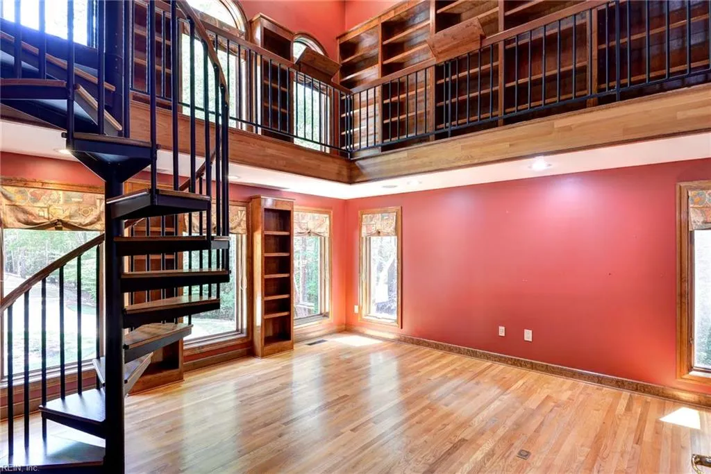 Williamsburg, Virginia 23185, United States, 5 Bedrooms Bedrooms, ,6 BathroomsBathrooms,Residential,Active,86849