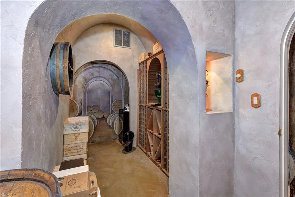 Williamsburg, Virginia 23185, United States, 5 Bedrooms Bedrooms, ,6 BathroomsBathrooms,Residential,Active,86849