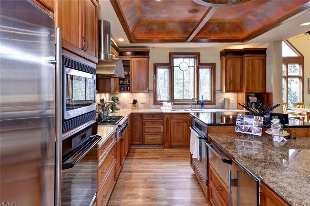 Williamsburg, Virginia 23185, United States, 5 Bedrooms Bedrooms, ,6 BathroomsBathrooms,Residential,Active,86849