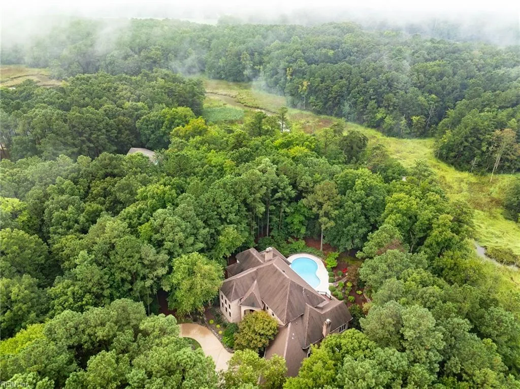 Williamsburg, Virginia 23185, United States, 5 Bedrooms Bedrooms, ,6 BathroomsBathrooms,Residential,Active,86849