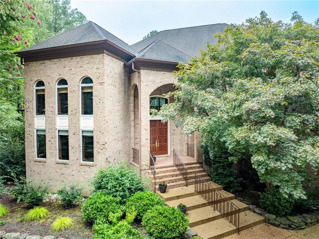 Williamsburg, Virginia 23185, United States, 5 Bedrooms Bedrooms, ,6 BathroomsBathrooms,Residential,Active,86849