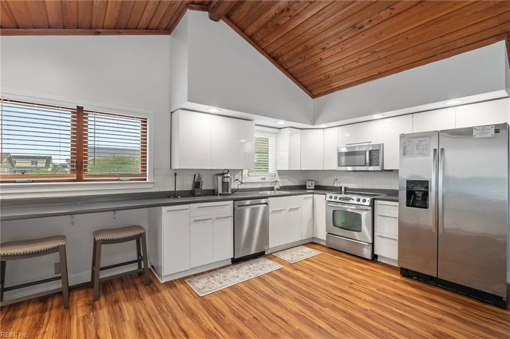 Virginia Beach, Virginia 23456, United States, 6 Bedrooms Bedrooms, ,3 BathroomsBathrooms,Residential,Active,140972