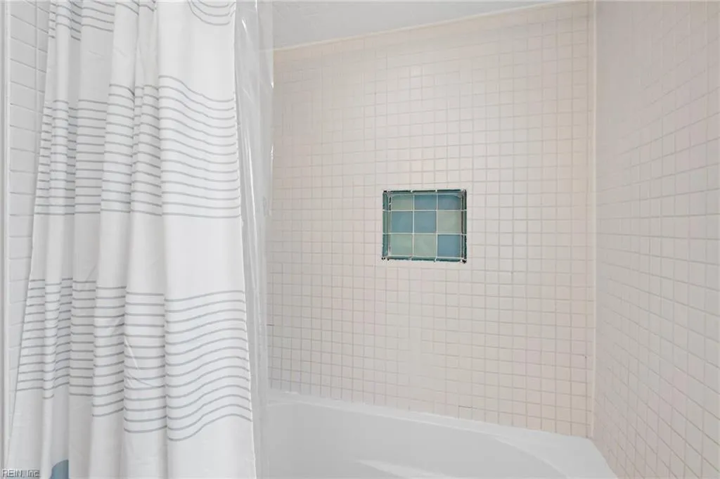 Virginia Beach, Virginia 23456, United States, 6 Bedrooms Bedrooms, ,3 BathroomsBathrooms,Residential,Active,140972