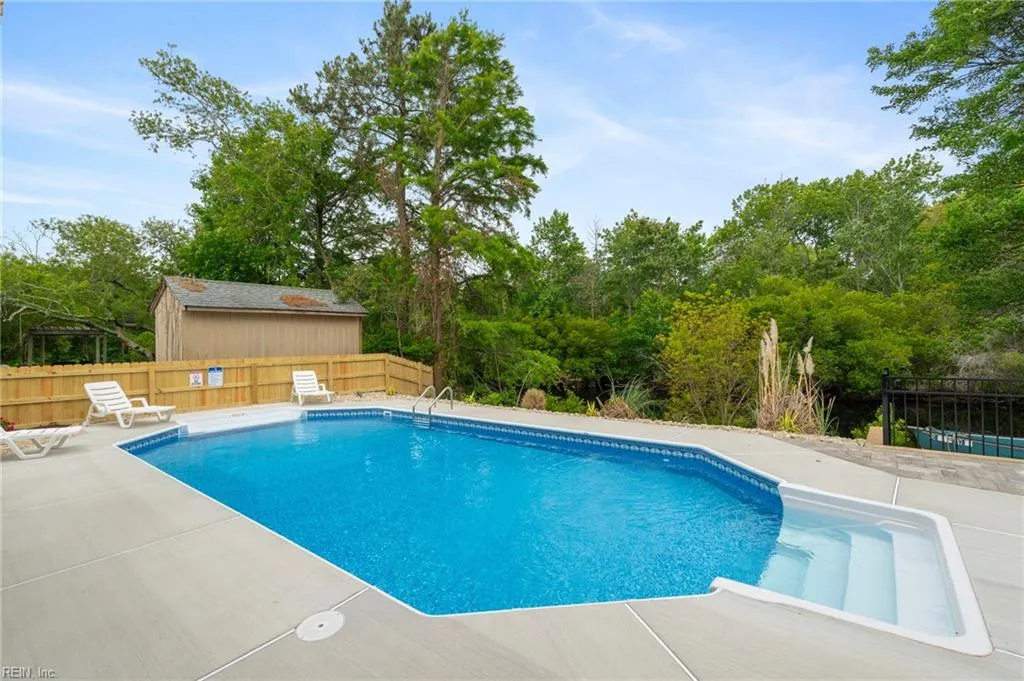 Virginia Beach, Virginia 23456, United States, 6 Bedrooms Bedrooms, ,3 BathroomsBathrooms,Residential,Active,140972