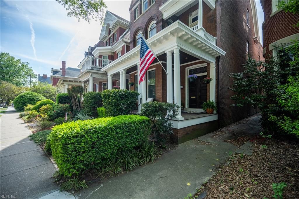 Photo of 715 Colonial Avenue, Norfolk, VA 23507 (MLS # 10629869)