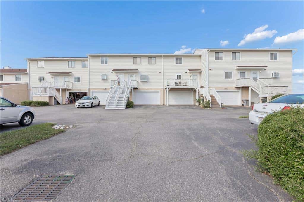 Photo of 8 Cantamar Court, Hampton, VA 23664 (MLS # 10649938)
