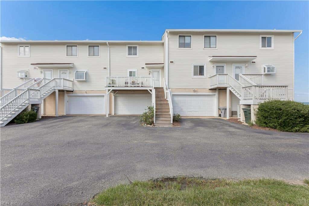 Photo of 8 Cantamar Court, Hampton, VA 23664 (MLS # 10649938)