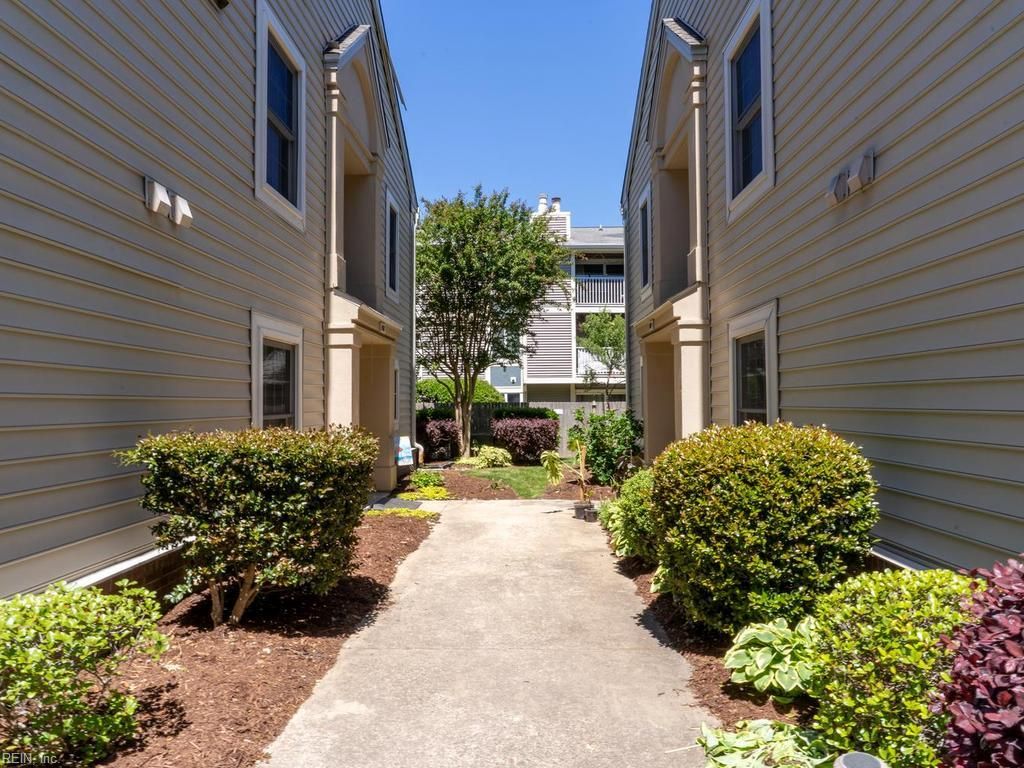 Photo of 1067 Hanson Way, Virginia Beach, VA 23454 (MLS # 10632155)