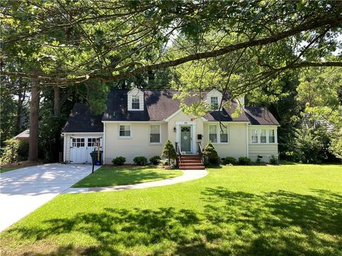 Photo of 48 Elm Avenue, Newport News, VA 23601 (MLS # 10626679)