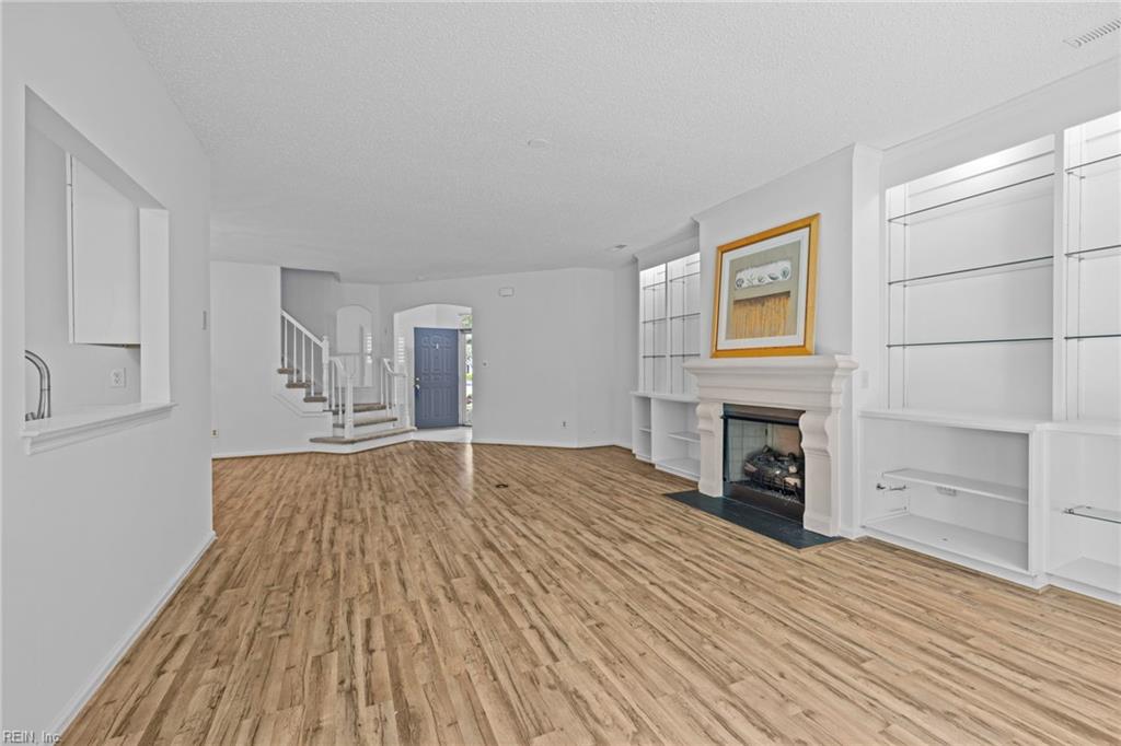 909 Royal Cove WAY