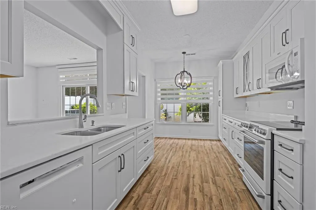 Virginia Beach, Virginia 23454, United States, 3 Bedrooms Bedrooms, ,3 BathroomsBathrooms,Residential,Active,120260