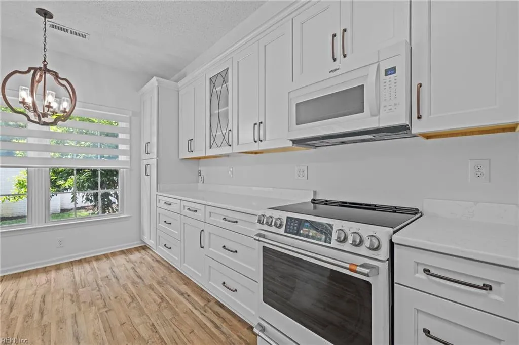 Virginia Beach, Virginia 23454, United States, 3 Bedrooms Bedrooms, ,3 BathroomsBathrooms,Residential,Active,120260