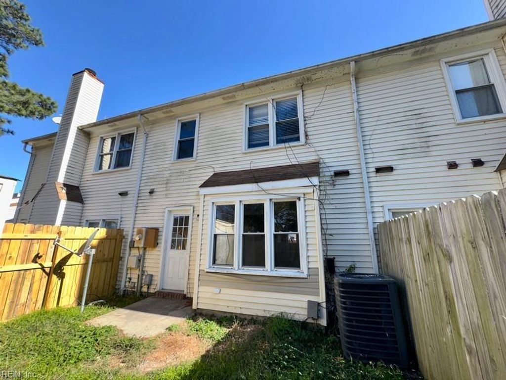 Photo of 5537 Lynbrook Landing, Virginia Beach, VA 23462 (MLS # 10611386)