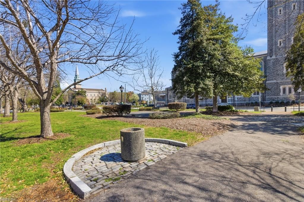 Photo of 600 W Olney Road #303, Norfolk, VA 23507 (MLS # 10626452)