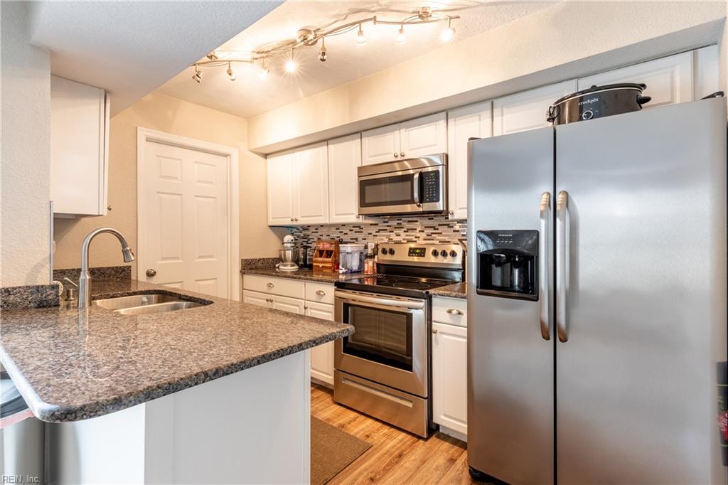 888 Jamestown Landing RD