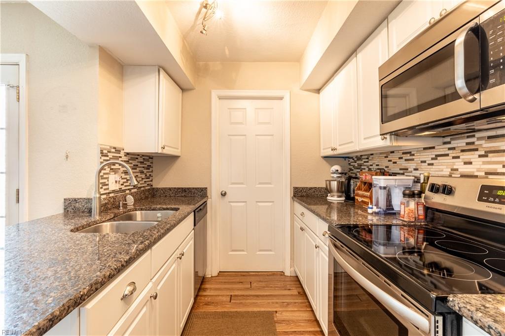 888 Jamestown Landing RD