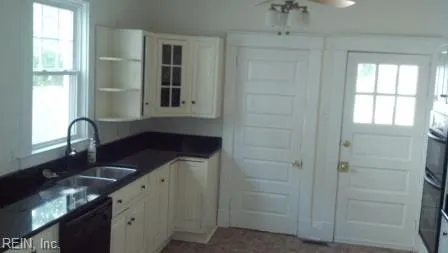 Norfolk, Virginia 23517, United States, 2 Bedrooms Bedrooms, ,1 BathroomBathrooms,Residential,Active,208085