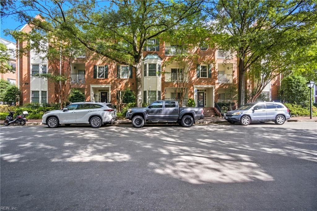 Photo of 230 College Pl Pl #213, Norfolk, VA 23510 (MLS # 10621413)