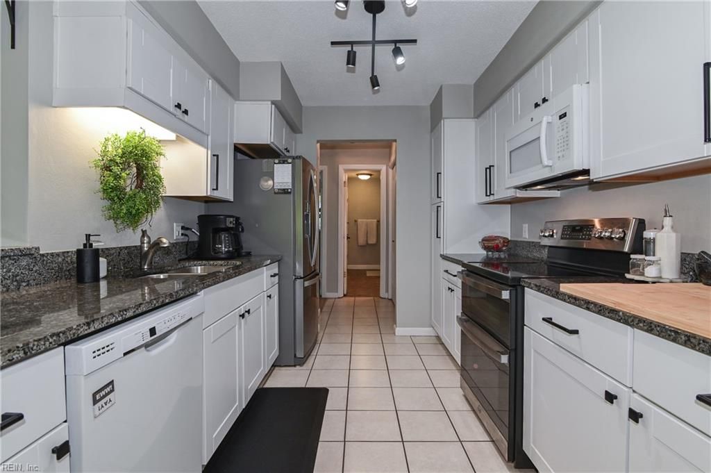 Photo of 2700 Seashore Cove, Virginia Beach, VA 23454 (MLS # 10630758)