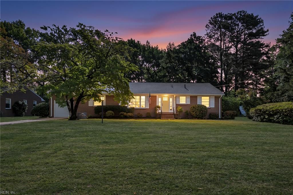 Photo of 3229 Dogwood Drive, Portsmouth, VA 23703 (MLS # 10634146)