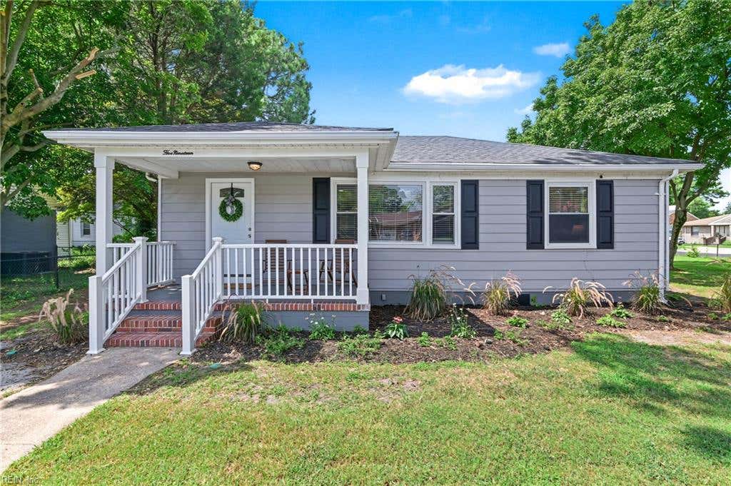 Photo of 519 Phillips Avenue, Portsmouth, VA 23707 (MLS # 10649751)
