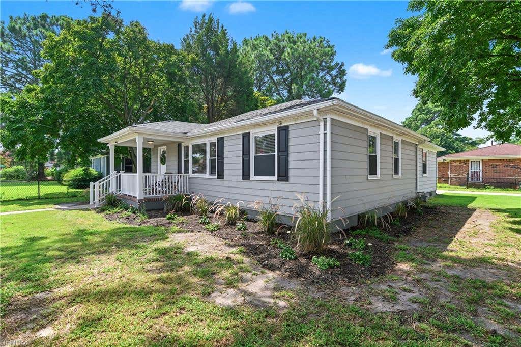 Photo of 519 Phillips Avenue, Portsmouth, VA 23707 (MLS # 10649751)