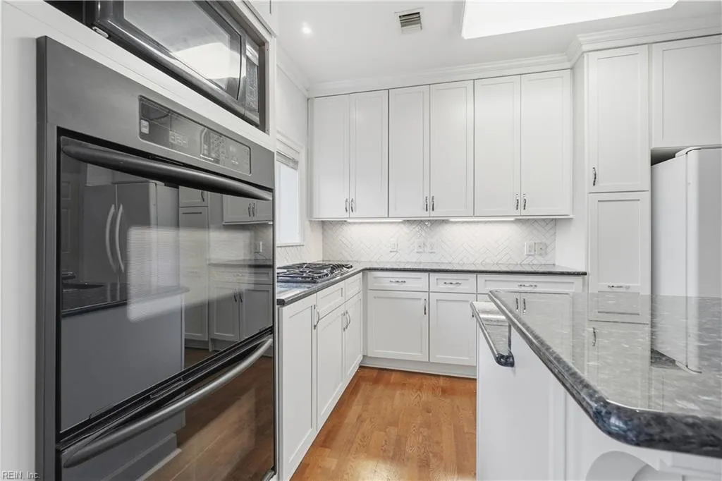 Norfolk, Virginia 23507, United States, 3 Bedrooms Bedrooms, ,3 BathroomsBathrooms,Residential,Active,253140