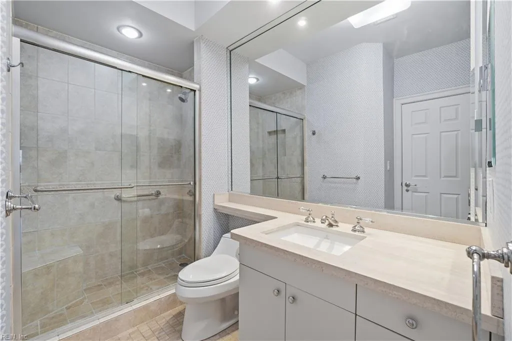 Norfolk, Virginia 23507, United States, 3 Bedrooms Bedrooms, ,3 BathroomsBathrooms,Residential,Active,253140