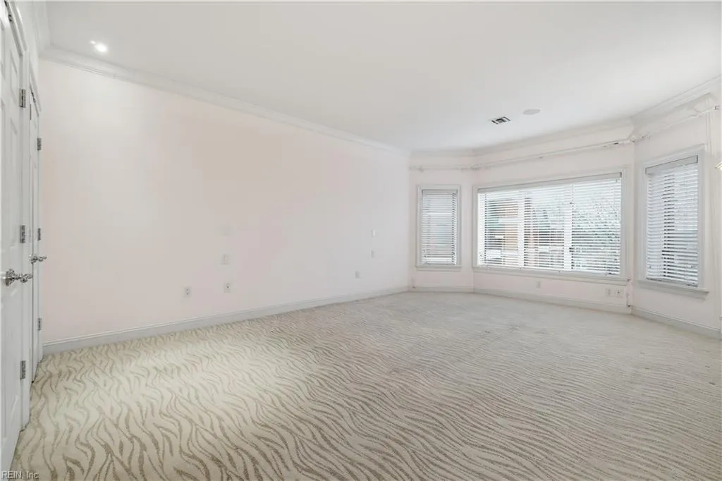 Norfolk, Virginia 23507, United States, 3 Bedrooms Bedrooms, ,3 BathroomsBathrooms,Residential,Active,253140