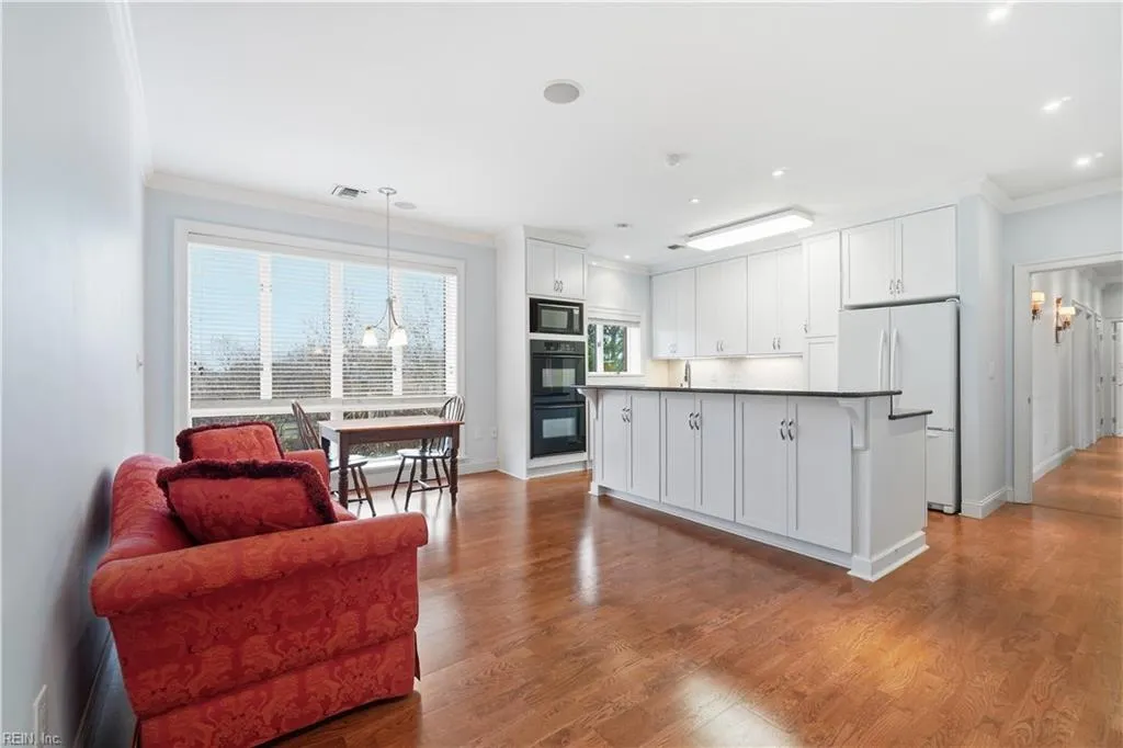 Norfolk, Virginia 23507, United States, 3 Bedrooms Bedrooms, ,3 BathroomsBathrooms,Residential,Active,253140