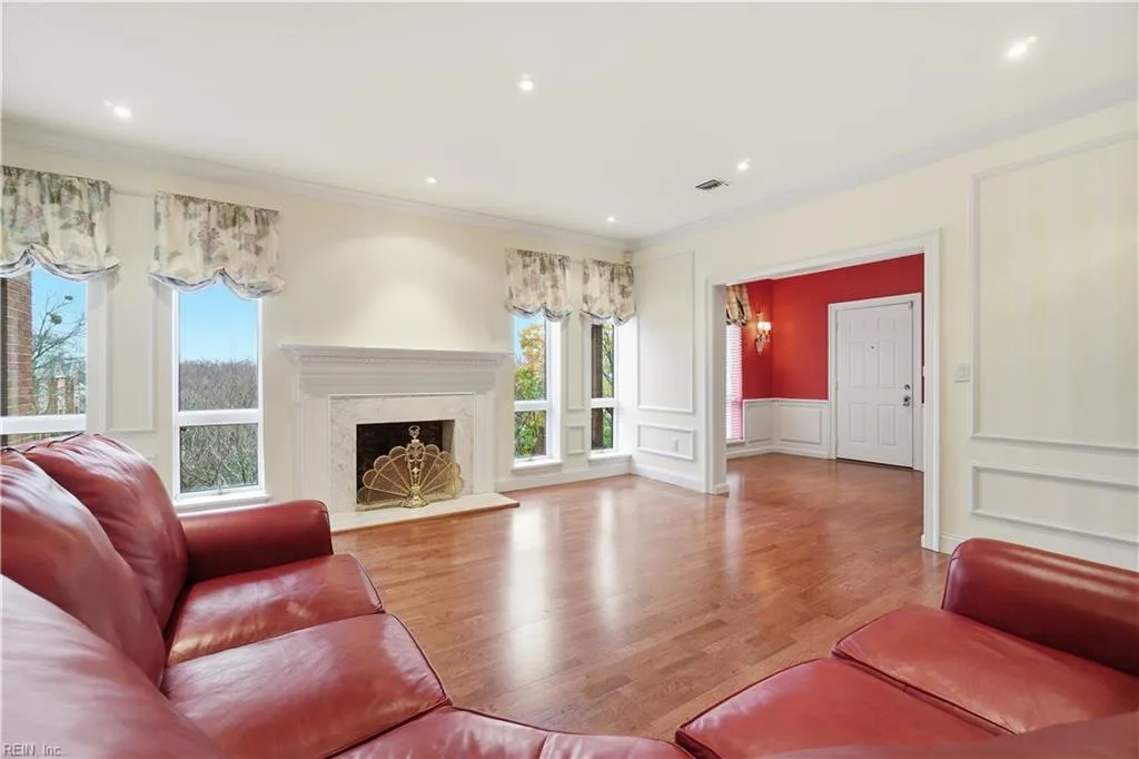 Norfolk, Virginia 23507, United States, 3 Bedrooms Bedrooms, ,3 BathroomsBathrooms,Residential,Active,253140