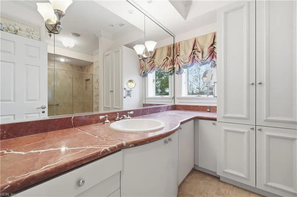 Norfolk, Virginia 23507, United States, 3 Bedrooms Bedrooms, ,3 BathroomsBathrooms,Residential,Active,253140