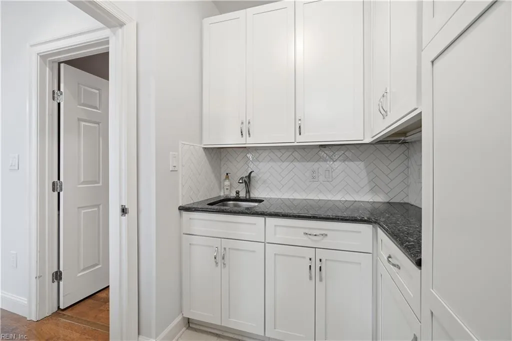 Norfolk, Virginia 23507, United States, 3 Bedrooms Bedrooms, ,3 BathroomsBathrooms,Residential,Active,253140