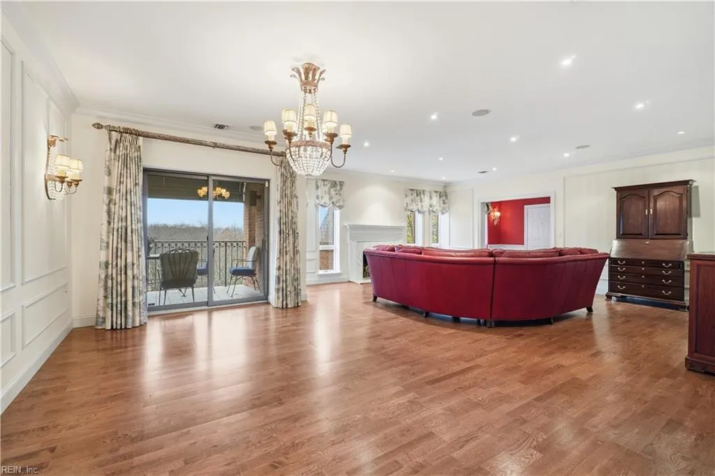 Norfolk, Virginia 23507, United States, 3 Bedrooms Bedrooms, ,3 BathroomsBathrooms,Residential,Active,253140