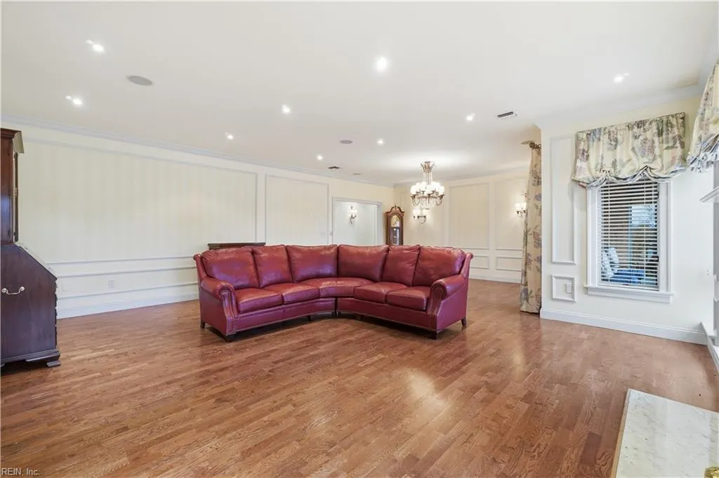 Norfolk, Virginia 23507, United States, 3 Bedrooms Bedrooms, ,3 BathroomsBathrooms,Residential,Active,253140