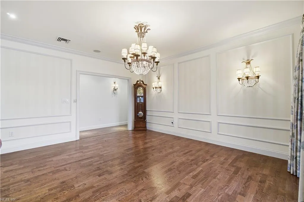 Norfolk, Virginia 23507, United States, 3 Bedrooms Bedrooms, ,3 BathroomsBathrooms,Residential,Active,253140