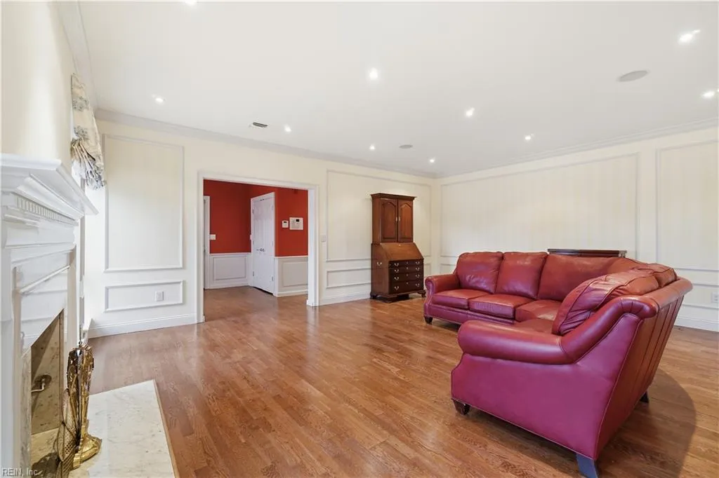 Norfolk, Virginia 23507, United States, 3 Bedrooms Bedrooms, ,3 BathroomsBathrooms,Residential,Active,253140