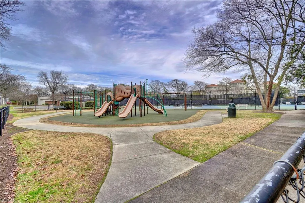 Norfolk, Virginia 23507, United States, 3 Bedrooms Bedrooms, ,3 BathroomsBathrooms,Residential,Active,253140