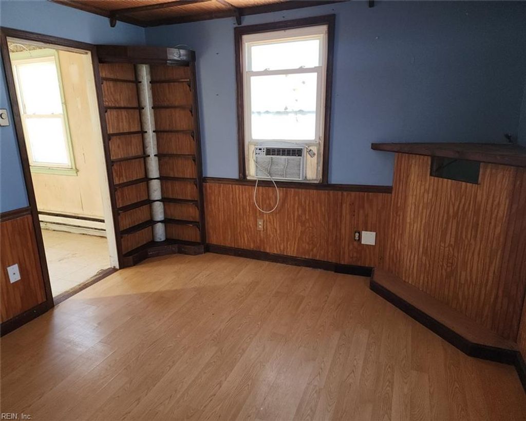 Photo of 27 Crestwood Circle, Hampton, VA 23669 (MLS # 10612880)